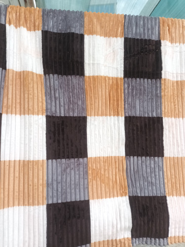 پتو مسافرتی یک نفره تراکم بالا کرکره ای چهارخونه قهوه ای